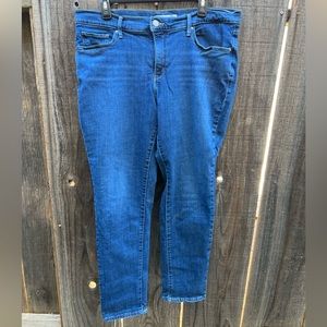 Levi’s Shaping Skinny Jeans